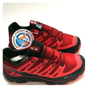 Womans salomon synapse hiking training shoes